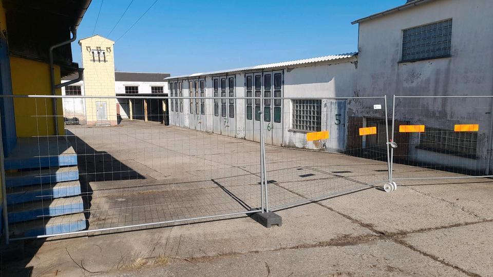 Hallen Carport Räume und Freifläche zu vermieten
