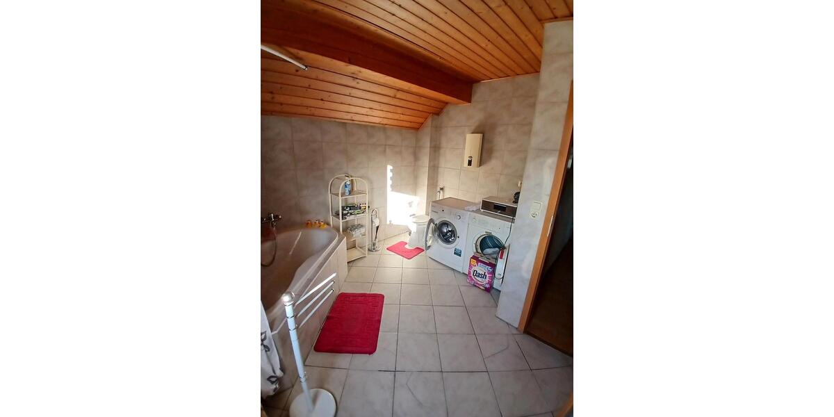 Etagenwohnung Ebersbach - 7 Zimmer, 141 m&sup2;, 1.125&euro; | Angebot:24937095