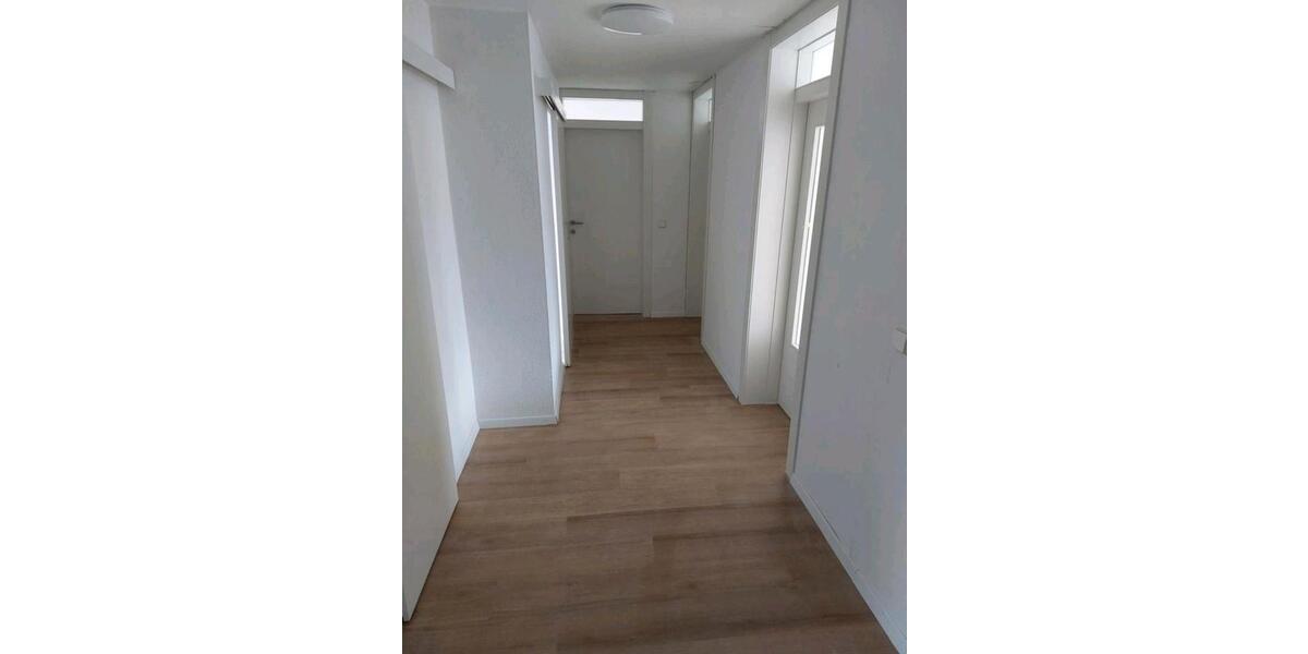 Etagenwohnung Backnang - 3 Zimmer, 75 m&sup2;, 1.100&euro; | Angebot:26288253