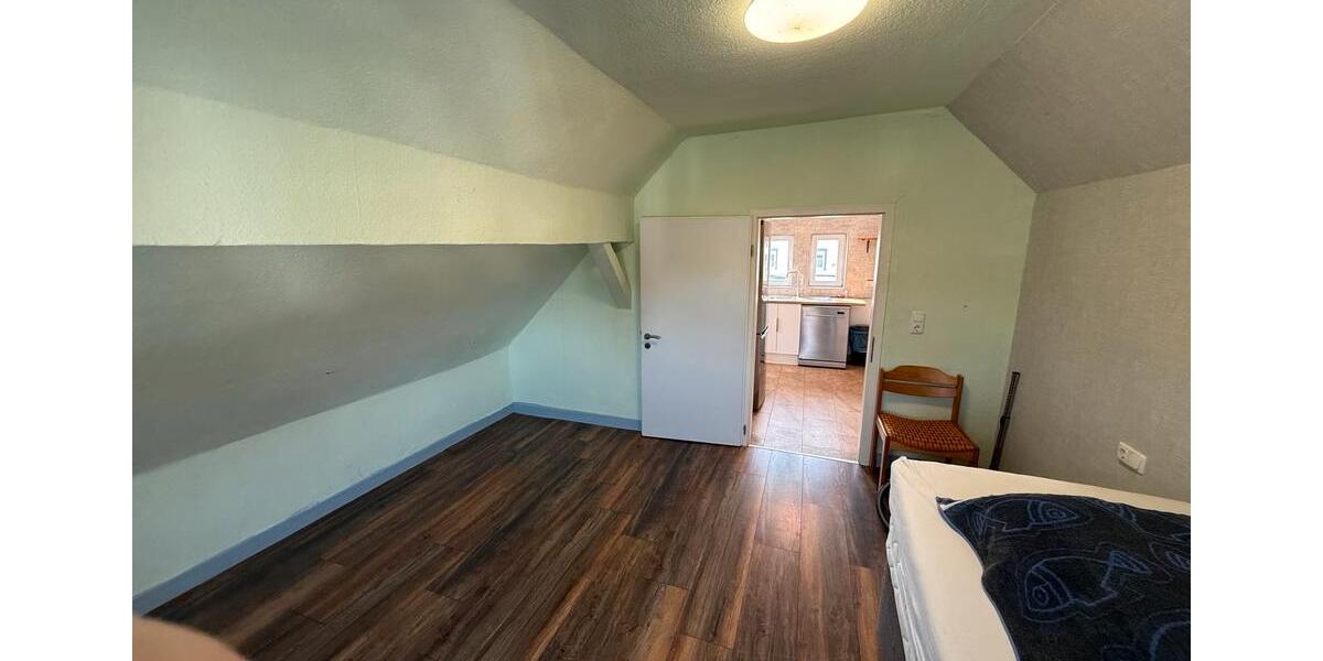 Dachgeschoßwohnung Oberursel (Taunus) - 4 Zimmer, 100 m&sup2;, 1.200&euro; | Angebot:25295601
