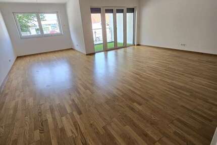 Wohnung Straubing - 2 Zimmer, 81 m&sup2;, 990&euro; | Angebot:26422955