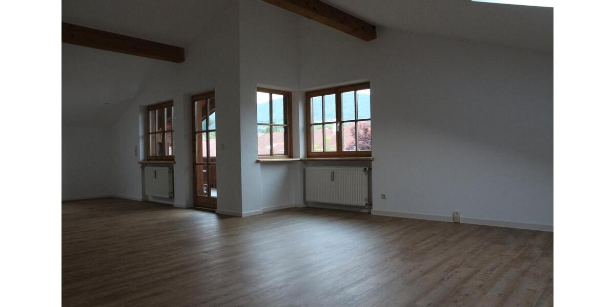 Dachgeschoßwohnung Neubeuern - 4.5 Zimmer, 126 m&sup2;, 1.540&euro; | Angebot:25975861