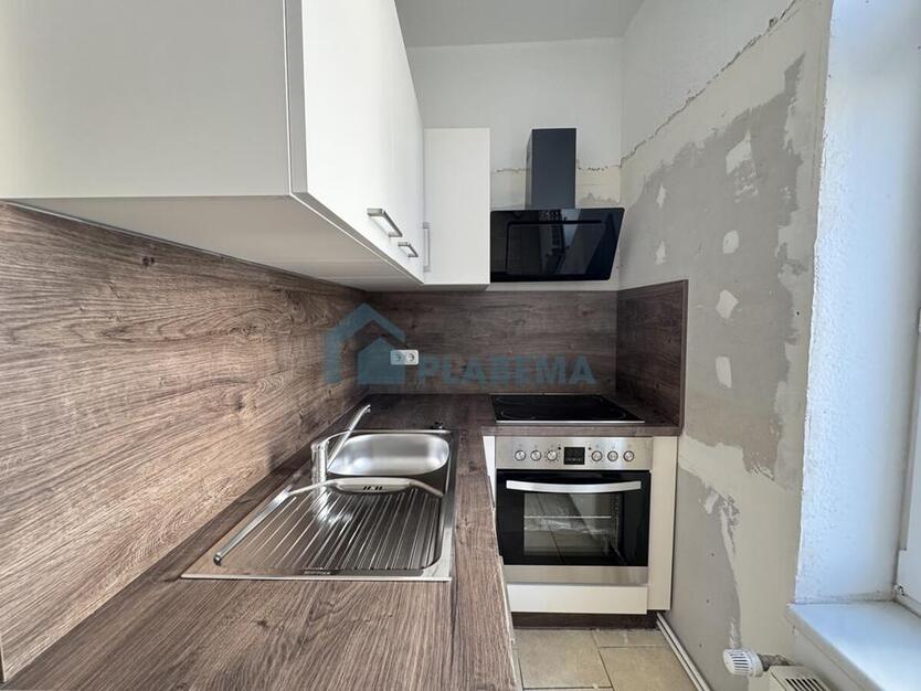 Frisch in Renovierung -> 2-Zimmer-Wohnung mit neuer Einbauküche in zentraler Innenstadtlage zimmer