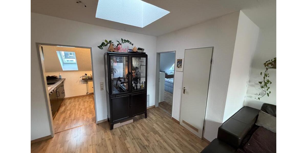 Dachgeschoßwohnung Bochum - 2.5 Zimmer, 65 m&sup2;, 370&euro; | Angebot:25175259