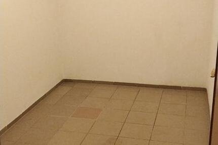 Ruhige 2 Zimmer Souterrain Wohnung mit Gartenblick 330 € 2 zimmer