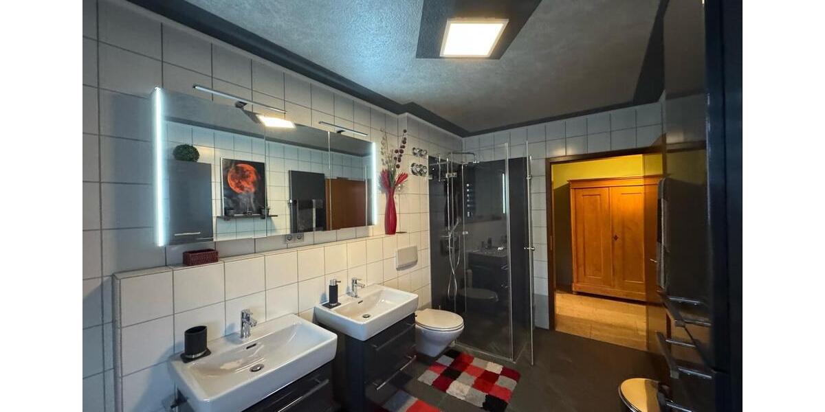 Dachgeschoßwohnung Fürth Eigenes Heim - 4 Zimmer, 126 m&sup2;, 1.350&euro; | Angebot:23780723