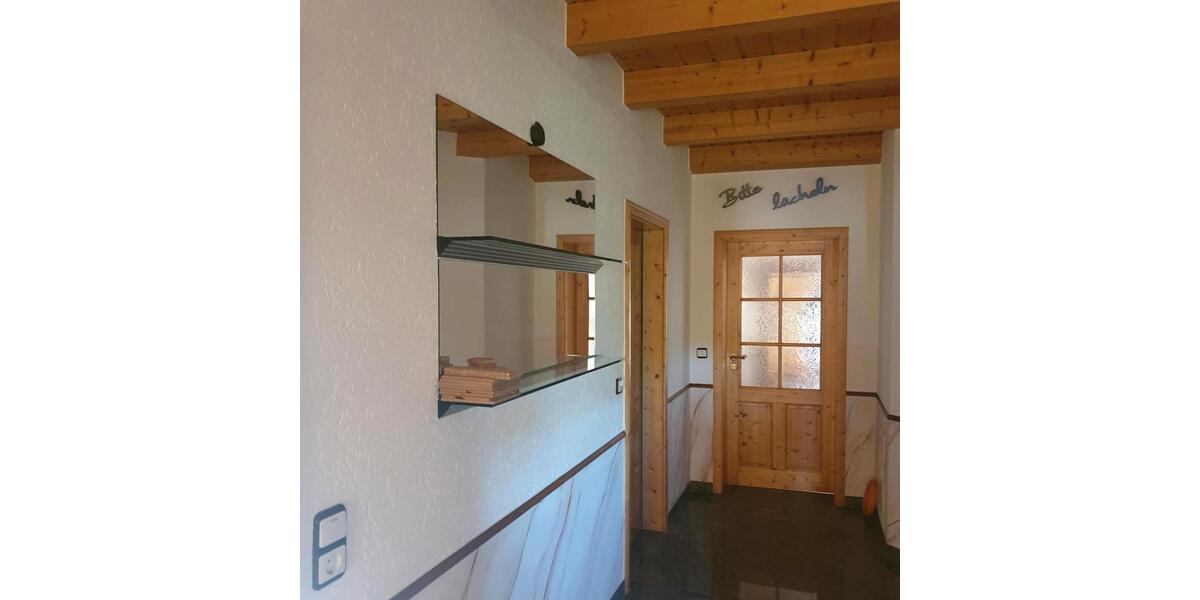 Dachgeschoßwohnung Herrieden - 3.5 Zimmer, 150 m&sup2;, 1.180&euro; | Angebot:25326585