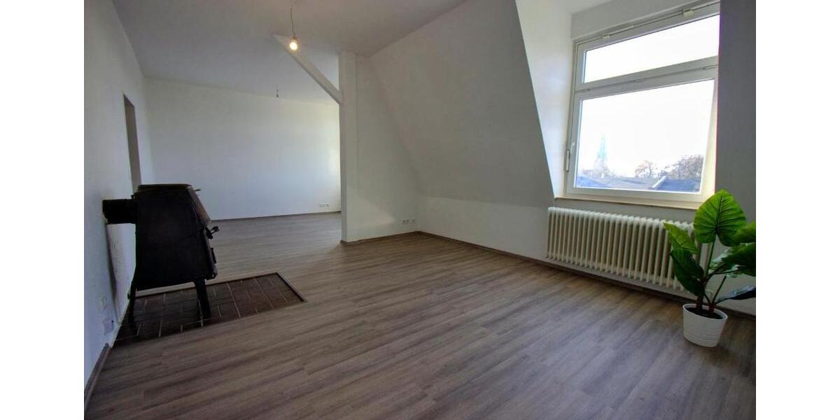 Dachgeschoßwohnung Wilhelmshaven - 2 Zimmer, 75 m&sup2;, 515&euro; | Angebot:26687656