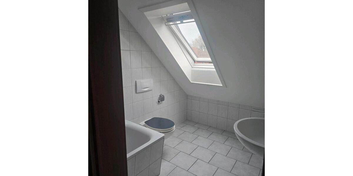 Dachgeschoßwohnung Edemissen - 3 Zimmer, 65 m&sup2;, 950&euro; | Angebot:26039669