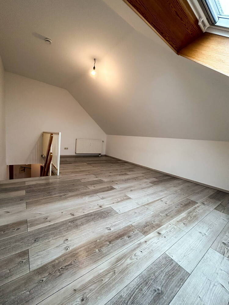 Helle & einladende 2-Zimmer-Maisonette-Wohnung mit Küche und Balkon wartet auf einen neuen Mieter!