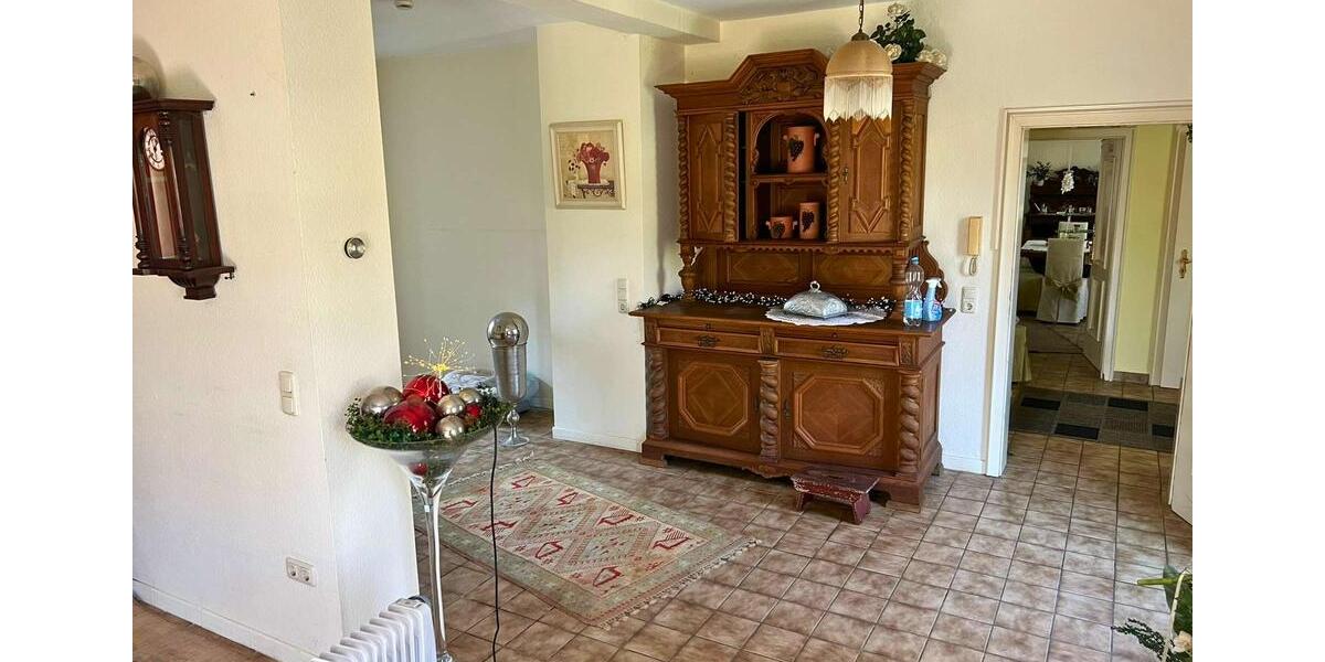 Einfamilienhaus Bad Pyrmont - 6 Zimmer, 240 m&sup2;, 1.500&euro; | Angebot:26193677