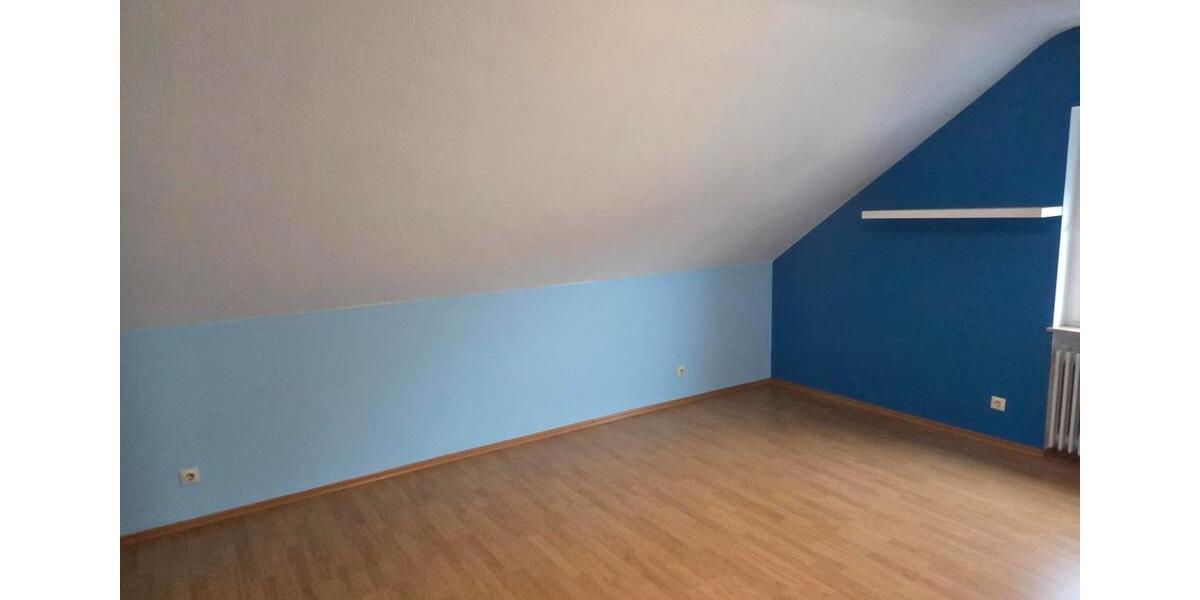Dachgeschoßwohnung Mettlach - 3.5 Zimmer, 122 m&sup2;, 950&euro; | Angebot:24940943