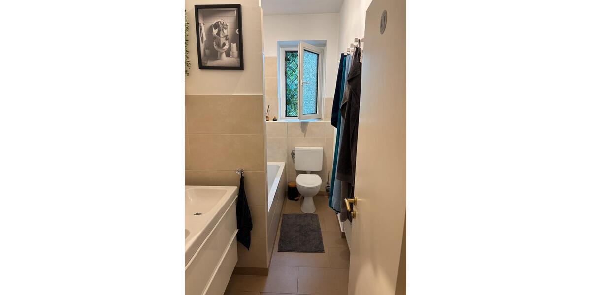 WG-Zimmer zu vermieten. 3 Zimmer Wohnung + Küche und Bad. 3 zimmer