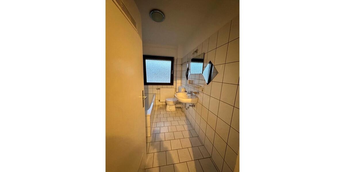 Etagenwohnung Bruchsal - 2 Zimmer, 65 m&sup2;, 1.300&euro; | Angebot:25795125