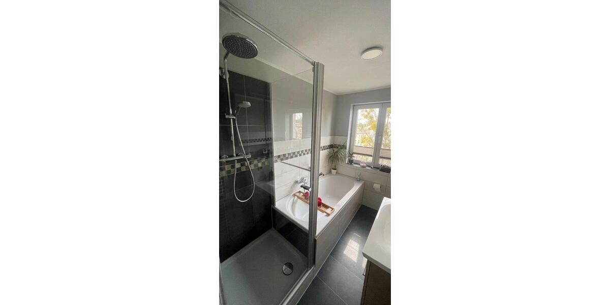 Dachgeschoßwohnung Schwerin - 3 Zimmer, 90 m&sup2;, 830&euro; | Angebot:25538356