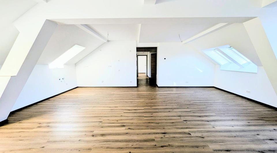 Großzügige, barrierefreie Dachgeschoßwohnung mit Aufzug Balkon