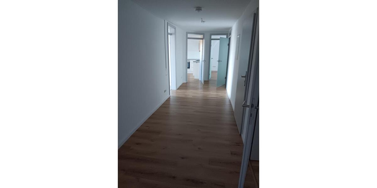 Wohnen mit Weitblick: Lichtdurchflutete 4,5-Raum-Dachgeschosswohnung mit Balkon in 01612 Dießbar-Seußlitz 4.5 zimmer