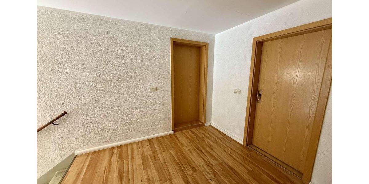 Etagenwohnung Döbeln - 4 Zimmer, 121 m&sup2;, 800&euro; | Angebot:26183314