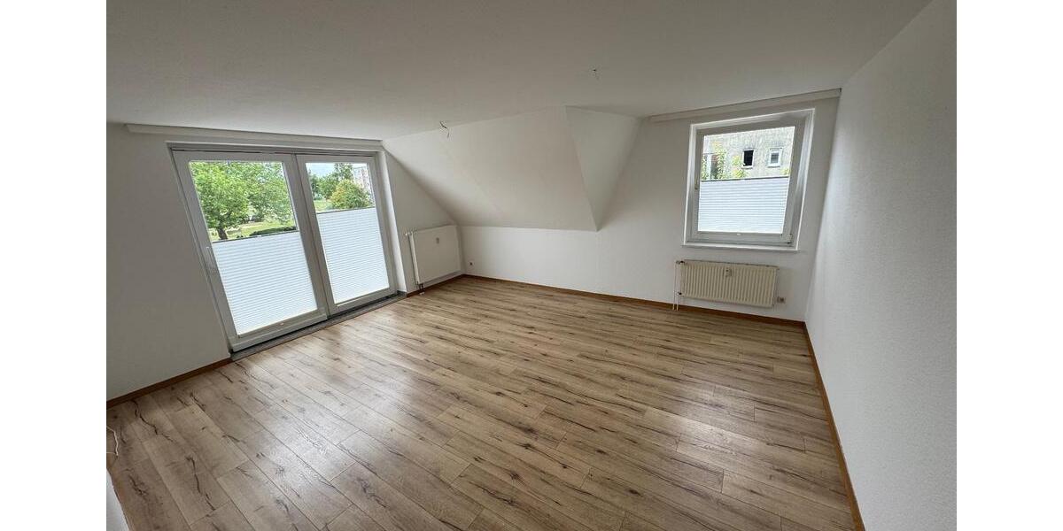 Dachgeschoßwohnung Grimmen - 4 Zimmer, 103 m&sup2;, 875&euro; | Angebot:24493624