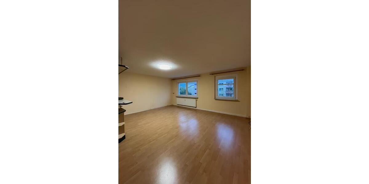 Helle 4-Zimmer-Wohnung mit Stellplatz, EBK und 2 Balkonen 4 zimmer