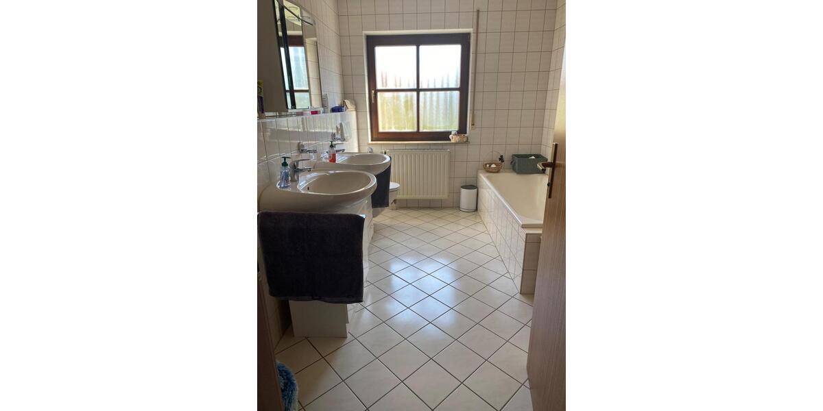 Etagenwohnung Niedernhall - 4 Zimmer, 120 m&sup2;, 500&euro; | Angebot:24737965