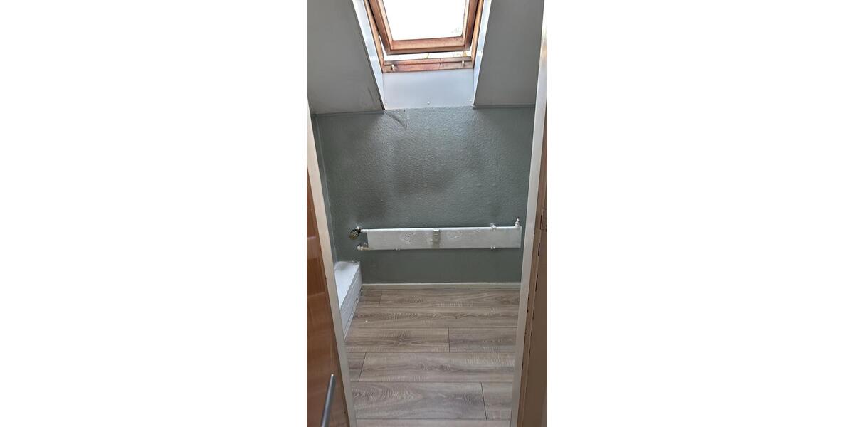 Dachgeschoßwohnung Oberhausen - 2 Zimmer, 45 m&sup2;, 650&euro; | Angebot:26359720