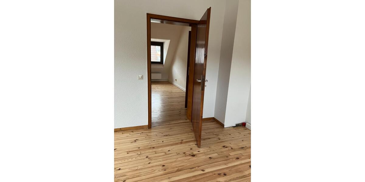 Dachgeschoßwohnung Saarbrücken West - 3 Zimmer, 72 m&sup2;, 650&euro; | Angebot:26336217