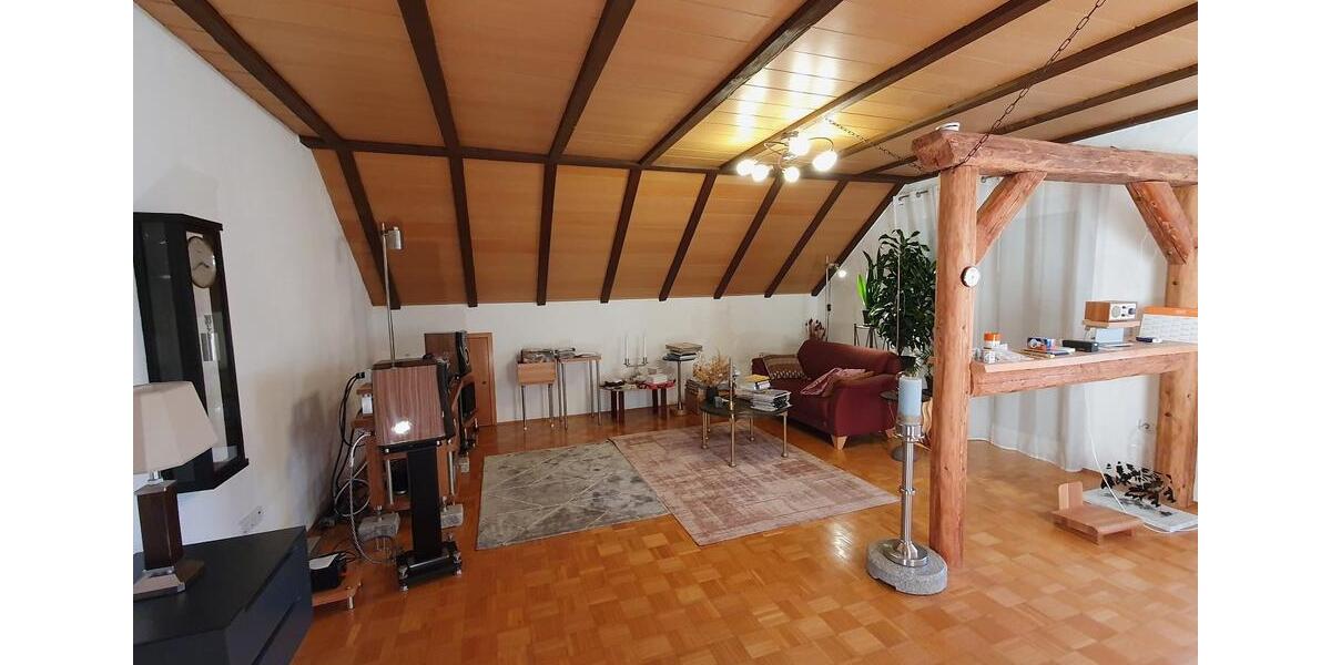 Schöne Dachgeschosswohnung in Eltmann 3.5 zimmer