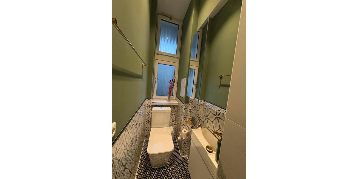 Hochparterre Wiesbaden Klarenthal - 4 Zimmer, 132 m&sup2;, 1.980&euro; | Angebot:25045916