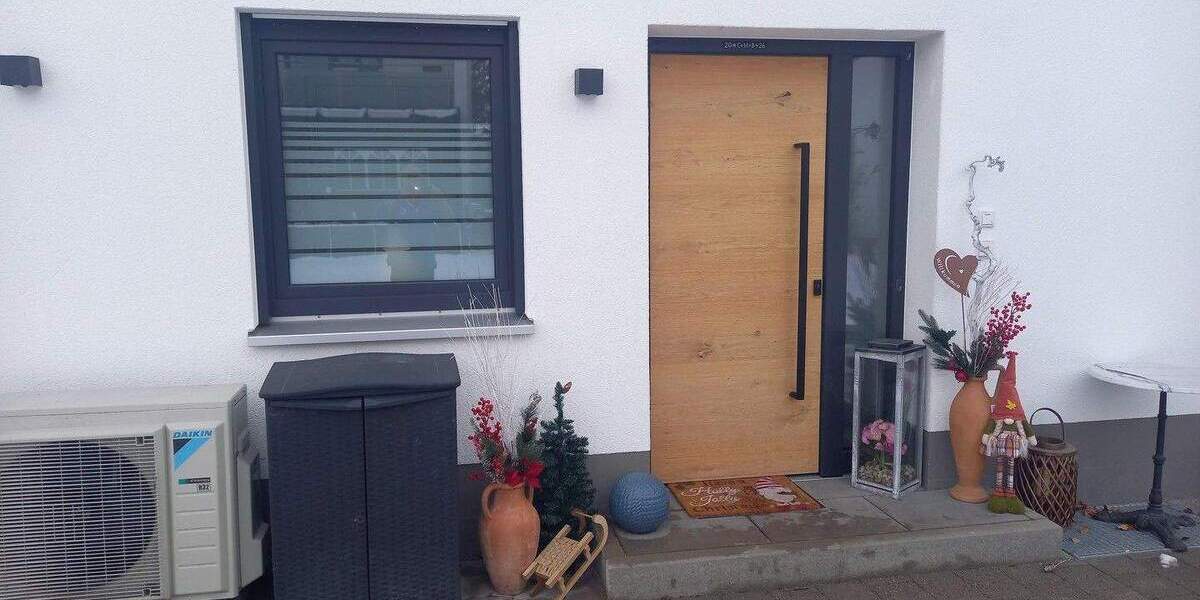 Schöne Doppelhaushälfte 5 zimmer