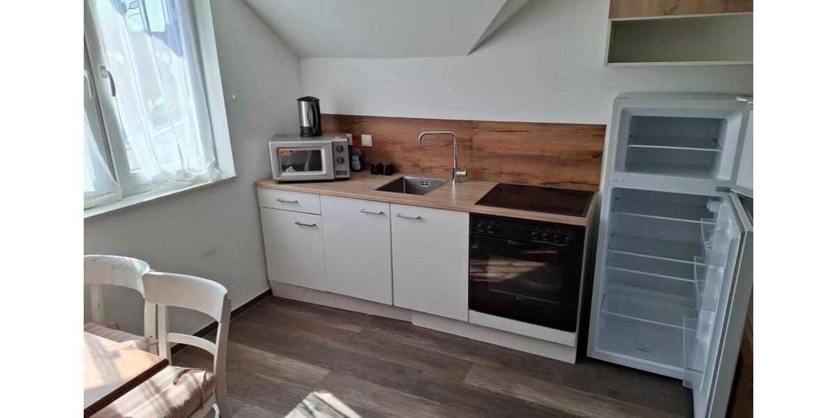 Dachgeschoßwohnung Friedewald - 1 Zimmer, 40 m&sup2;, 400&euro; | Angebot:26068072