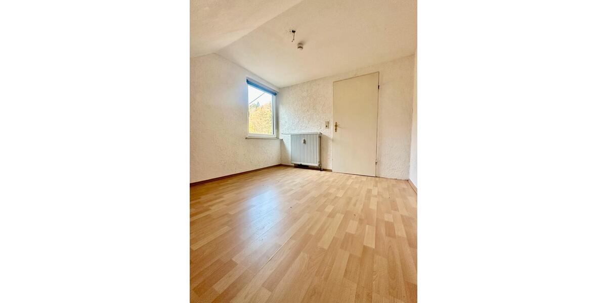 Dachgeschoßwohnung Bad Dürkheim - 5 Zimmer, 100 m&sup2;, 950&euro; | Angebot:26045223