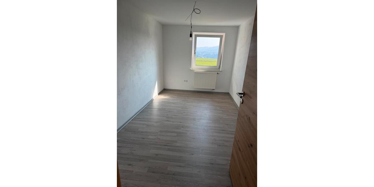 Etagenwohnung Schaufling - 3 Zimmer, 85 m&sup2;, 600&euro; | Angebot:25764446