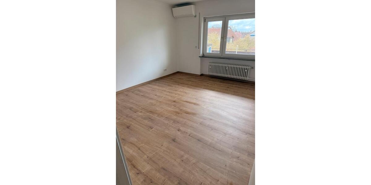Etagenwohnung Adelsdorf - 4 Zimmer, 104 m&sup2;, 1.600&euro; | Angebot:25992258