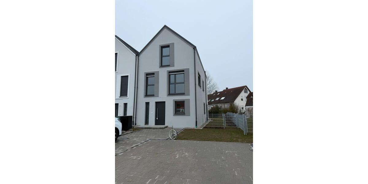 Erstbezug! Moderne hochwertige DHH inkl. EBK! 5 zimmer