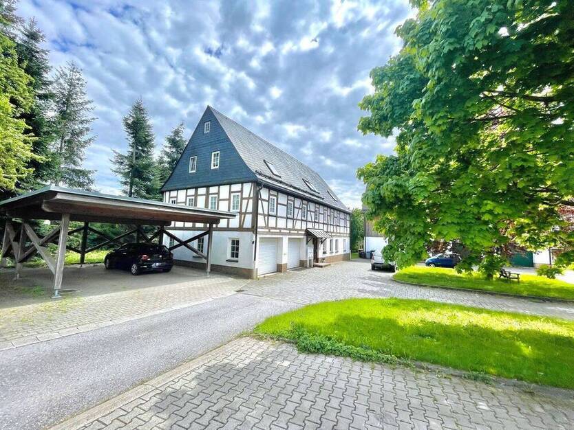 Erdgeschoßwohnung mit Tageslichtbad und eigenem Garten ( Einbauküche kann übernommen werden ) in einem Top gepflegten Dreiseitenhof
