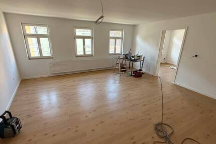 Drei Zimmer Wohnung Bezug nach Sanierung - WG-tauglich 3 zimmer