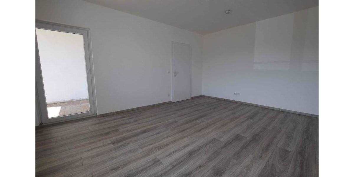 +++ Renovierte Erdgeschosswohnung mit Balkon und Wanne +++ 3 zimmer