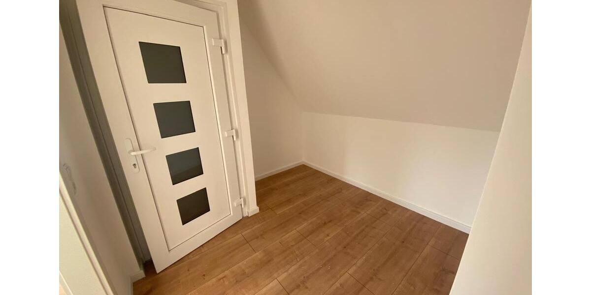 Dachgeschoßwohnung Bremen Hemelingen - 4 Zimmer, 97 m&sup2;, 1.400&euro; | Angebot:25109213