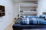 Smartes möbliertes Zimmer mit Privatsphäre – 30 Sek. zur U-Bahn