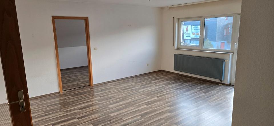 Dachgeschoßwohnung Zella-Mehlis Mehlis - 4 Zimmer, 121 m&sup2;, 690&euro; | Angebot:26566134