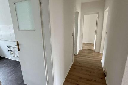 Wohnung Hainichen - 3 Zimmer, 57 m&sup2;, 300&euro; | Angebot:22055182