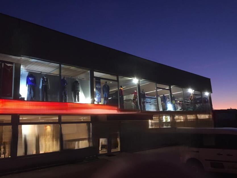 LadenflächeAusstellungsflächeHallenfläche direkt am Laubanger