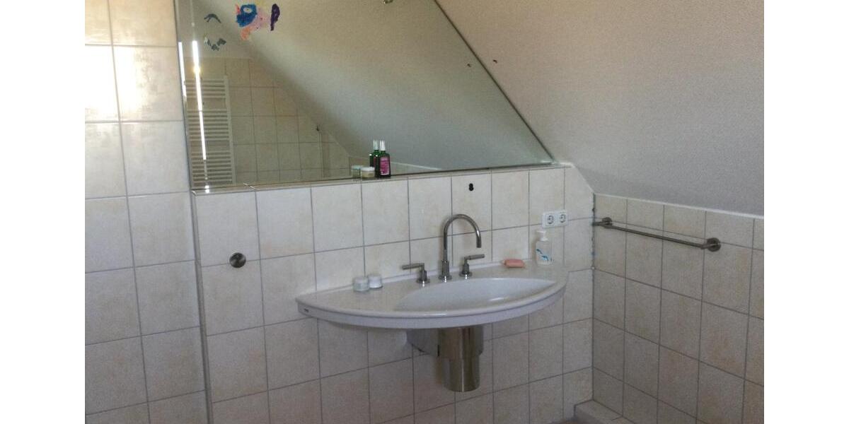 Dachgeschoßwohnung Scharbeutz - 2.5 Zimmer, 75 m&sup2;, 50&euro; | Angebot:24307011