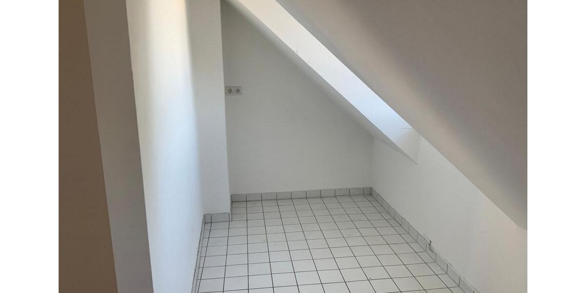 Dachgeschoßwohnung Zörbig - 5 Zimmer, 206 m&sup2;, 1.130&euro; | Angebot:20092302