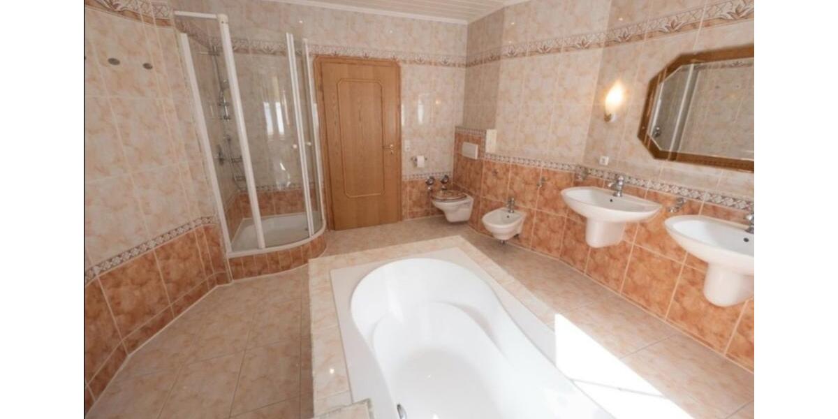 Erdgeschoßwohnung Fürstenstein - 4 Zimmer, 153 m&sup2;, 1.060&euro; | Angebot:24998502