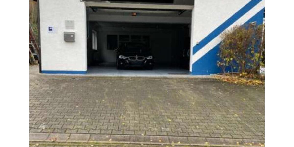 KFZ Werkstatt und Lagerfläche mit Büro zimmer