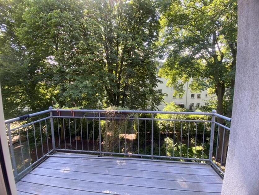 Möblierte 69qm2-Zi Wohnung Köln-Sülz Balkon befristet 092027