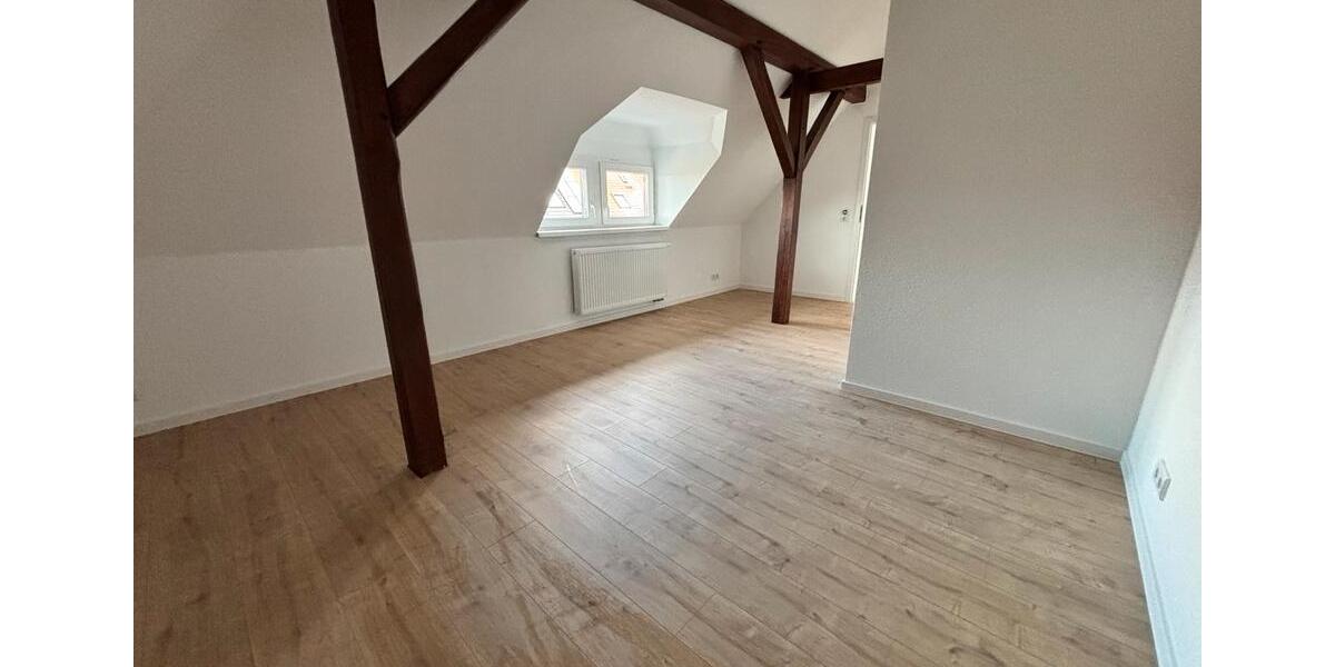 Dachgeschoßwohnung Weißenfels - 2 Zimmer, 66 m&sup2;, 595&euro; | Angebot:26272190