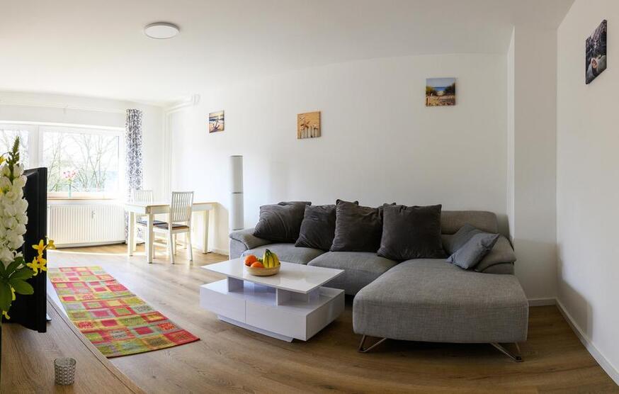 Moderne Wohnung in Alsternähe mit Balkon | Zentral und Blick ins Grüne zimmer